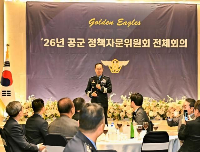 손석락 공군참모총장이 지난 2월 3일 공군 정책자문위원회 전체회의에서 회의를 주관하고 있다 사진연합뉴스 