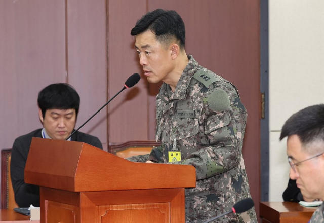 문상호 국군정보사령관이 지난 2024년 12월 10일 국회 국방위원회 전체회의에서 선거관리위원회 병력 파견 경위에 대한 질의에 답하고 있다 사진연합뉴스