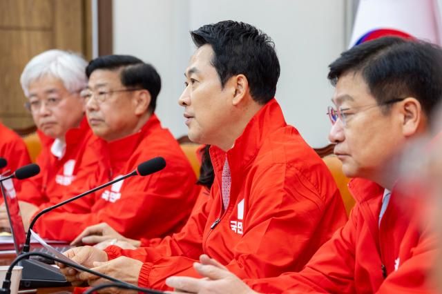 장동혁 국민의힘 대표가 15일 국회에서 열린 중앙선거대책위원회 회의에서 발언하고 있다 사진연합뉴스