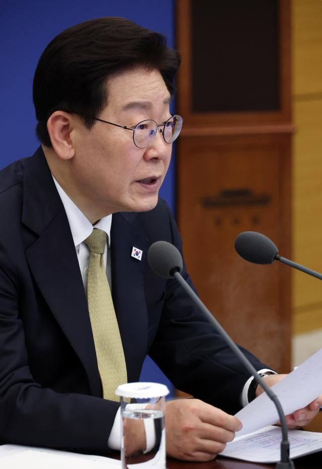 이재명 대통령이 지난 14일 청와대에서 열린 수석보좌관회의에서 발언을 하고 있다 사진연합뉴스