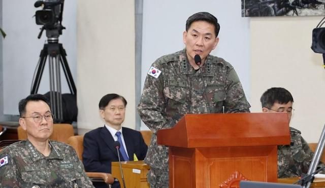 이진우 전 수도방위사령관이 지난해 12월 6일 국회에서 열린 윤석열 정부의 비상계엄 선포를 통한 내란 혐의 진상규명 국정조사 특별위원회 3차 청문회에서 위원 질의에 답하고 있다 사진연합뉴스