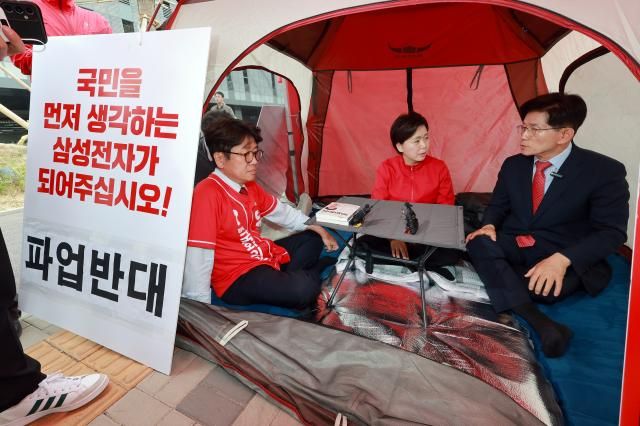 단식 돌입한 국민의힘 양향자 경기지사 후보 찾은 김문수 선대위원장 사진연합뉴스