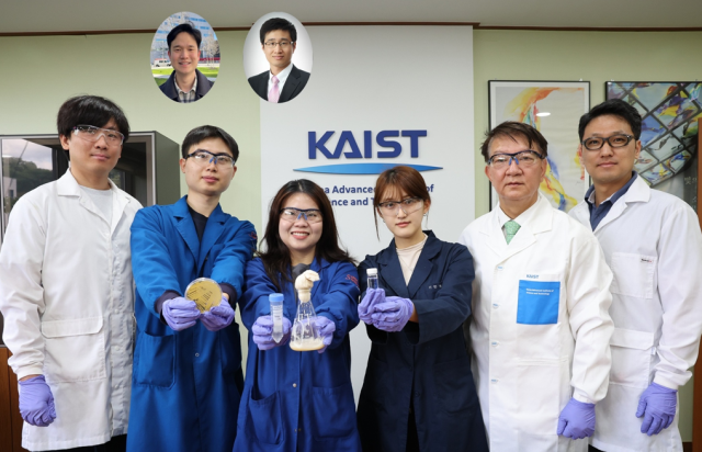 왼쪽부터방현배 한화솔루션 박사 문천우 KAIST 박사과정 신디 KAIST 박사 기민정 KAIST 박사과정 이상엽 KAIST 교수 조창희 한화솔루션 박사 상단 조재성 KAIST 박사 장남진 한화솔루션 박사 사진카이스트
