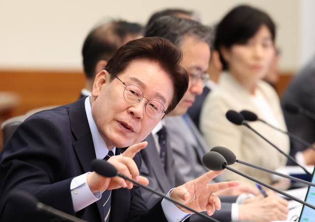 이재명 대통령이 지난 20일 청와대에서 열린 국무회의 겸 비상경제점검회의에서 발언을 하고 있다 사진연합뉴스