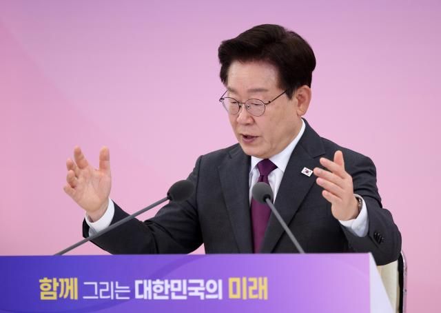 이재명 대통령이 21일 청와대에서 열린 대통령 자문회의·위원회 간담회에서 발언을 하고 있다 사진연합뉴스