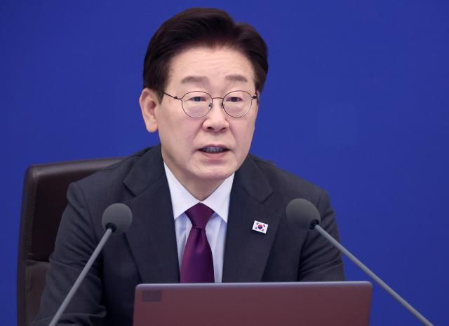 이재명 대통령이 21일 청와대에서 열린 수석보좌관회의에서 발언을 하고 있다 사진연합뉴스