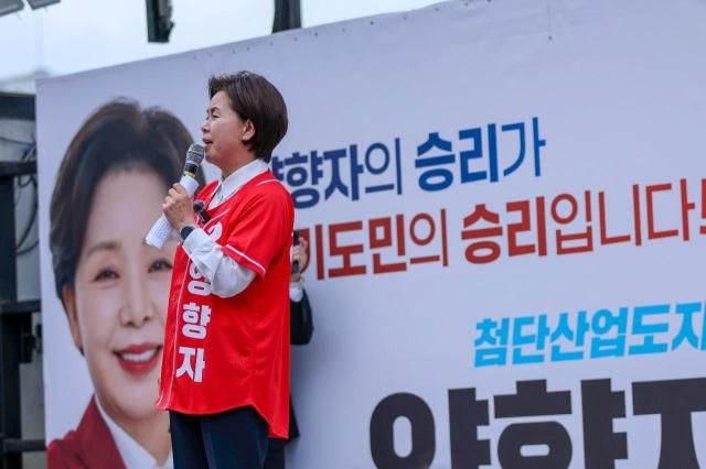양향자 국민의힘 경기도지사 후보가 21일 경기 수원시 팔달문 인근에서 6·3 지방선거에 나서는 포부를 밝히고 있다 사진연합뉴스