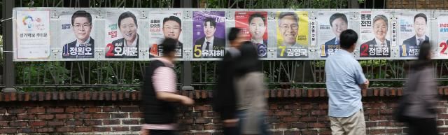 지난 21일 서울 종로구 혜화역 인근에 제9회 전국동시지방선거 벽보가 붙어 있다 사진연합뉴스