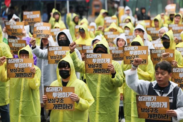 전국화학섬유식품산업노동조합 카카오지회카카오 노조 조합원들이 5월 20일 경기도 성남시 판교역 광장에서 2026 임단협 승리 결의대회를 열고 있다 사진연합뉴스