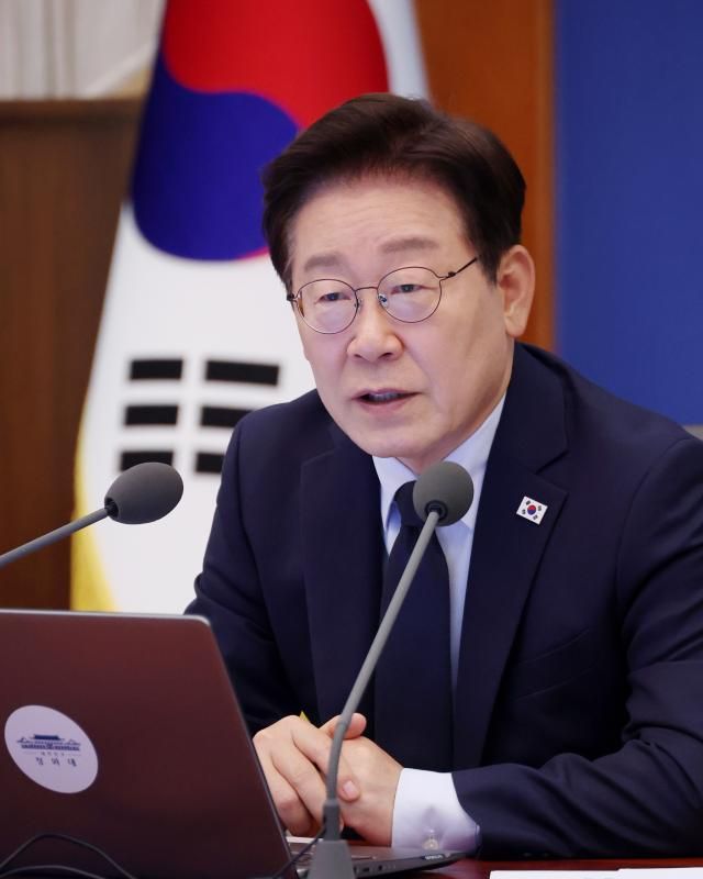  이재명 대통령이 28일 청와대에서 열린 수석보좌관회의에서 발언하고 있다 사진연합뉴스