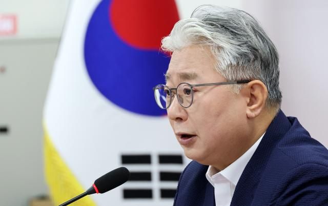 조응천 개혁신당 경기도지사 후보가 3일 국회에서 현안 관련 긴급 기자회견을 하고 있다사진연합뉴스