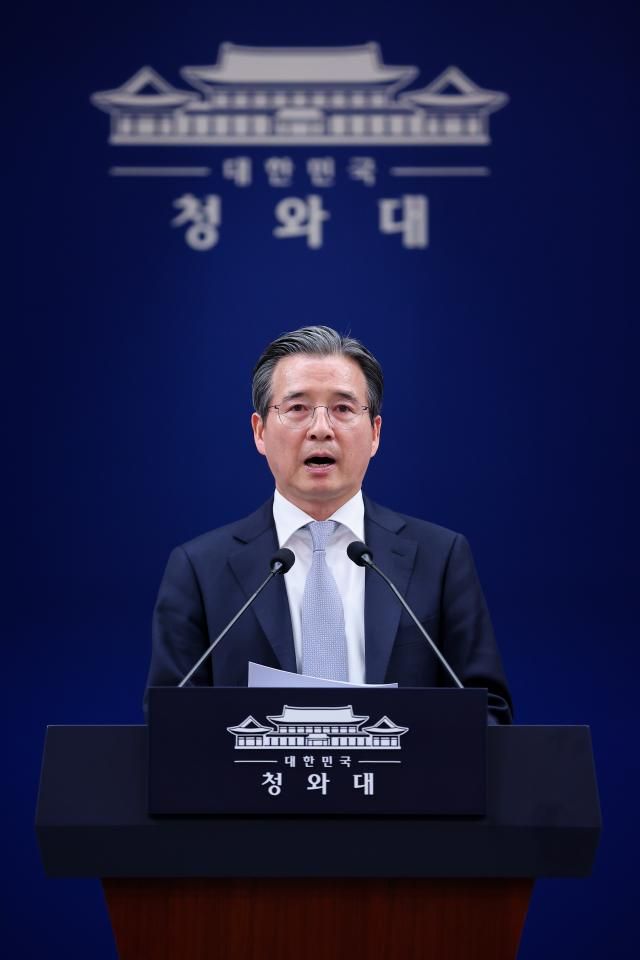 김용범 정책실장이 지난달 27일 청와대 춘추관에서 이날 열린 이재명 대통령과 데미스 허사비스 구글 딥마인드 최고경영자CEO 면담 관련 브리핑을 하고 있다 사진연합뉴스