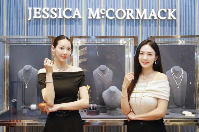 신세계백화점 분더샵 청담 1층에 마련된 ‘제시카 맥코맥’ 팝업스토어 사진신세계백화점