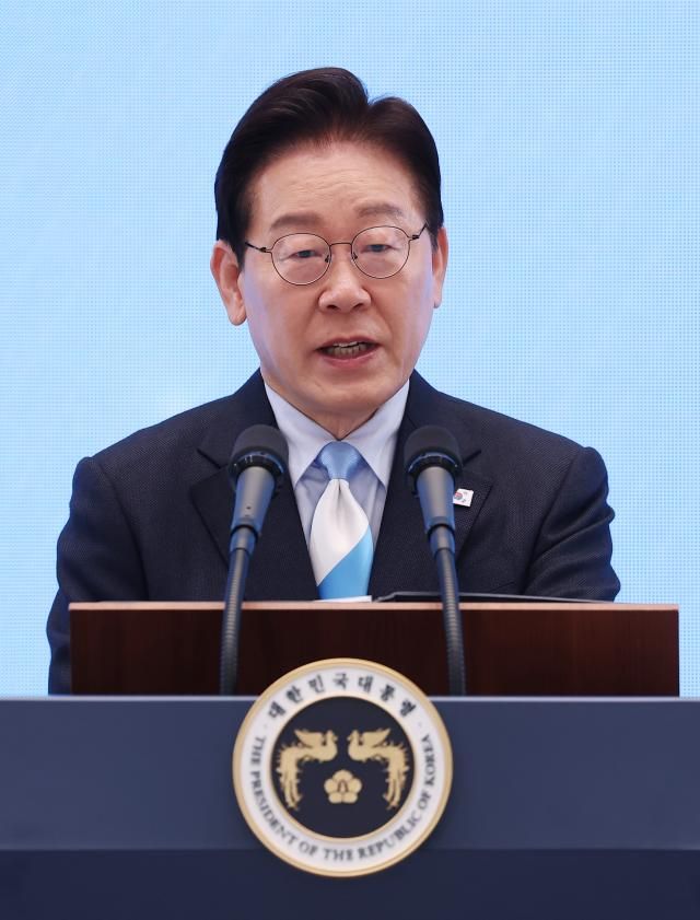이재명 대통령이 지난 1일 청와대 영빈관에서 열린 노동절 기념식에서 기념사를 하고 있다 사진연합뉴스