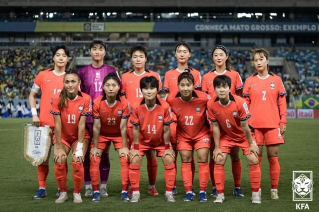 지난달 2일한국시간 브라질 쿠이아바 아레나 판타날에서 열린 FIFA 시리즈 2026 1차전 한국과 브라질의 경기 한국 선수들이 경기 전 기념사진을 촬영하고 있다 사진연합뉴스
