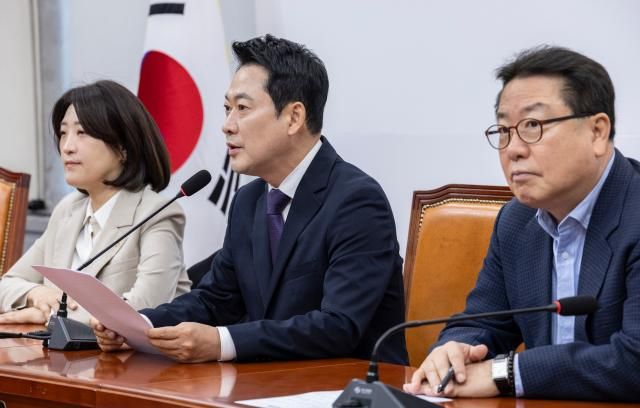 장동혁 국민의힘 대표가운데가 5일 국회에서 열린 기자간담회에서 발언하고 있다 사진연합뉴스