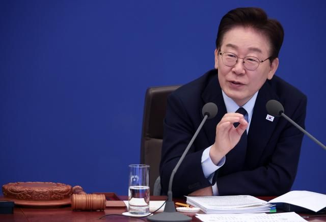 이재명 대통령이 6일 청와대에서 열린 국무회의 겸 비상경제점검회의에서 발언하고 있다 사진연합뉴스