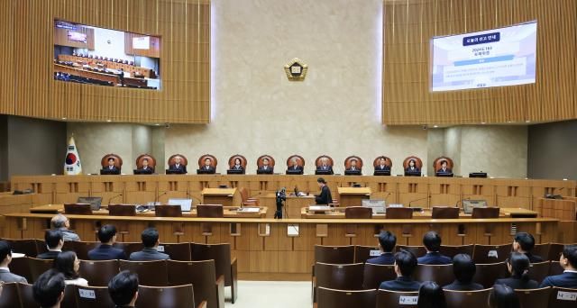 조희대 대법원장이 지난 3월 19일 서울 서초구 대법원에서 열린 전원합의체 선고에 대법관들과 참석해 있다 사진연합뉴스