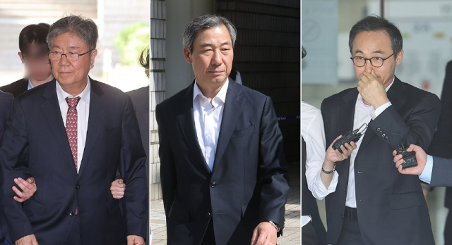 지난달 22일 서울 서초구 서울중앙지법에서 열린 구속 전 피의자 심문에 출석하는 김대기 전 대통령 비서실장맨 왼쪽과 영장실질심사를 마치고 나오는 윤재순 전 총무비서관가운데 김오진 전 관리비서관의 모습 사진연합뉴스
