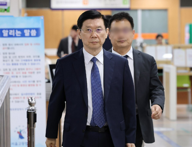 박종준 전 대통령 경호처장이 지난달 21일 서울 서초구 서울중앙지법에서 열린 1심 선고 공판에 출석하고 있다 사진연합뉴스