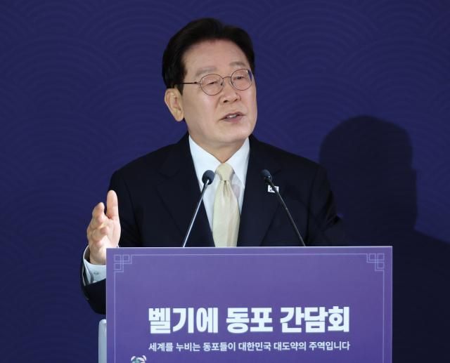 이재명 대통령이 9일현지시간 벨기에 브뤼셀 한 호텔에서 열린 동포 만찬간담회에서 인사말을 하고 있다 사진연합뉴스