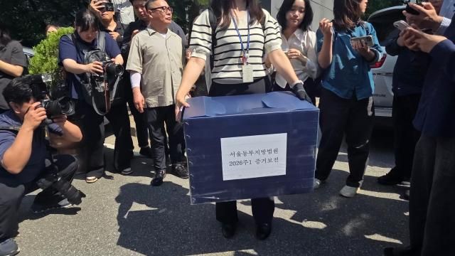 서울동부지법 공무원들이 현장 증거보존에 나섰다 사진박종호 기자