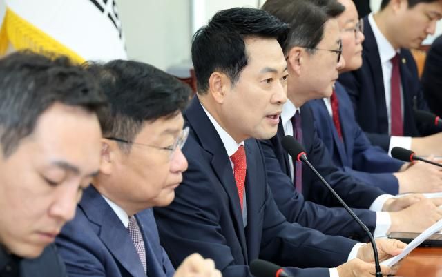 장동혁 국민의힘 대표가 11일 국회에서 열린 최고위원회의에서 발언하고 있다 사진연합뉴스