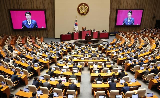22대 후반기 국회의장에 선출된 더불어민주당 조정식 의원이 지난 5일 국회에서 열린 제436회 국회임시회 제1차 본회의에서 당선 인사를 하고 있다사진연합뉴스