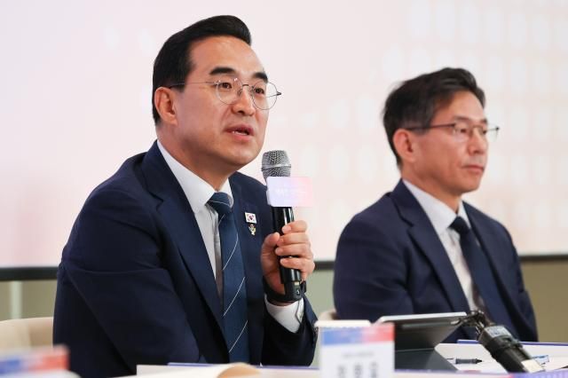 박홍근 기획예산처 장관이 8일 서울 마포구 SVC 서울에서 열린 지출구조조정 열린 토론회에서 인사말을 하고 있다 사진연합뉴스