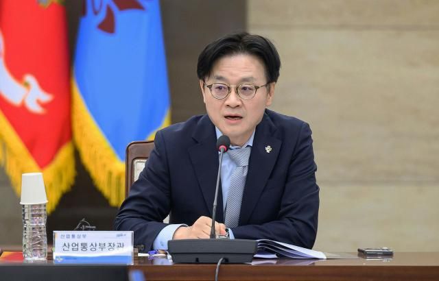김정관 산업통상부 장관이 지난 4일 서울 용산구 국방부 대회의실에서 열린 제12회 방위산업발전협의회에서 발언하고 있다사진연합뉴스