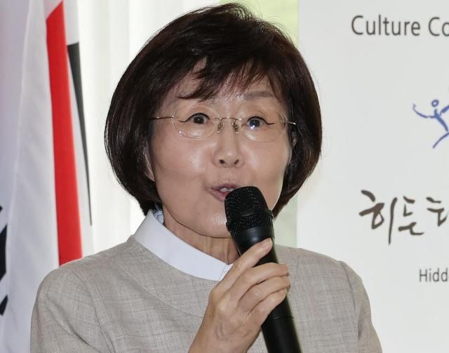  1980∼2000년대 한불 정상회담 통역을 도맡아 한 최정화 한국외대 통번역대학원 한불과 명예교수가 별세했다 향년 71세 사진연합뉴스
