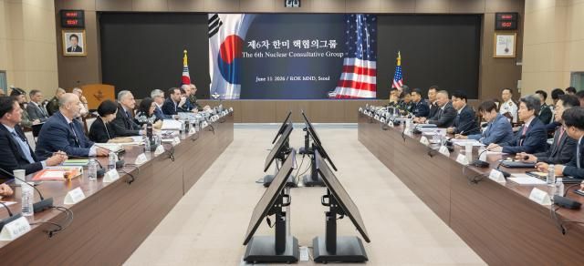 안규백 국방부 장관왼쪽 두번째과 피트 헤그세스 미 국방부전쟁부 장관이 지난 5월 지난 11일현지시간 미국 펜타곤에서 회담하고 있다 사진국방부 