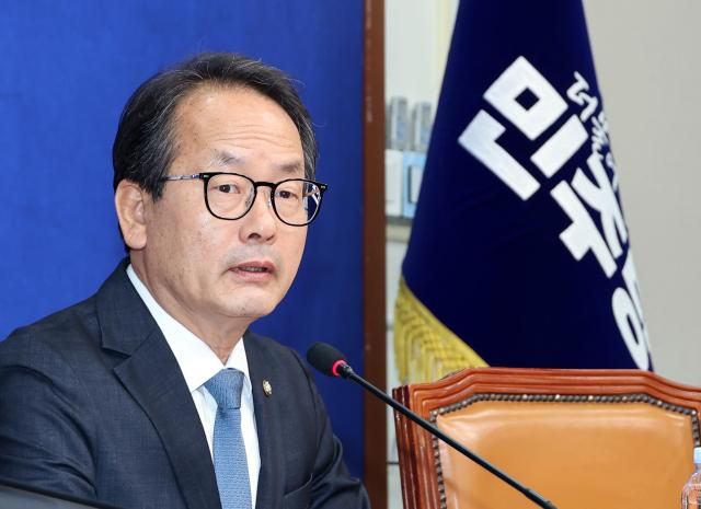 강준현 더불어민주당 수석대변인이 12일 국회에서 현안 관련 기자간담회를 열고 있다 사진연합뉴스