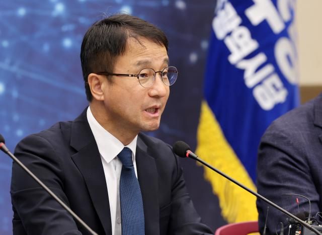 더불어민주당 한병도 원내대표가 지난 12일 광주 서구 김대중컨벤션센터에서 열린 전남ㆍ광주 현장 최고위원회의에서 발언하고 있다사진연합뉴스