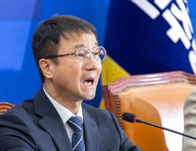 한병도 더불어민주당 원내대표가 16일 국회에서 열린 원내대책회의에서 발언하고 있다 사진연합뉴스
