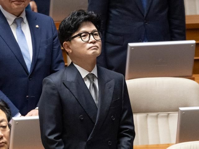 한동훈 무소속 의원이 지난 11일 국회에서 열린 본회의에 참석하고 있다 사진연합뉴스