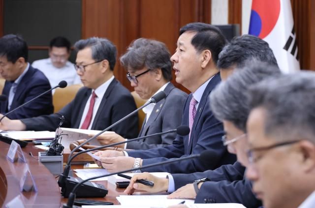 구윤철 부총리 겸 재정경제부 장관이 19일 서울 종로구 정부서울청사에서 열린 공공기관운영위원회에서 발언하고 있다사진연합뉴스