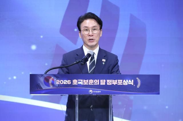 김민석 국무총리가 19일 서울 용산구 피스앤파크 컨벤션에서 열린 2026년 호국보훈의 달 정부포상식에서 축사하고 있다 사진연합뉴스