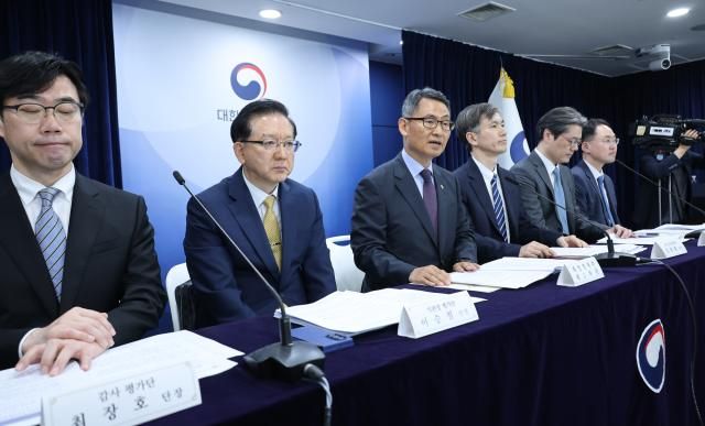 허장 재정경제부 2차관이 19일 서울 종로구 정부서울청사에서 25년도 공공기관 경영평가 결과발표를 하고 있다 
