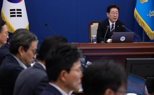 이재명 대통령이 19일 청와대에서 열린 수석보좌관회의에서 발언하고 있다사진연합뉴스