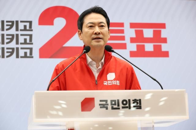 장동혁 국민의힘 상임선거대책위원장이 6·3 지방선거와 재보선 본투표를 하루 앞둔 2일 서울 여의도 중앙당사에서 대국민 투표 참여 호소 담화문을 발표하고 있다 사진연합뉴스