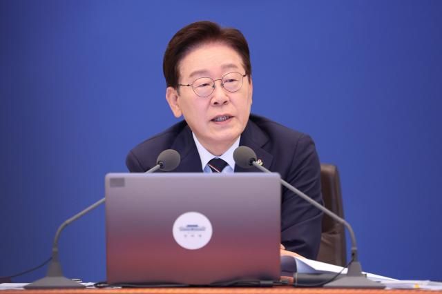 이재명 대통령이 2일 청와대에서 열린 국무회의 겸 비상경제점검회의에서 발언하고 있다 사진연합뉴스