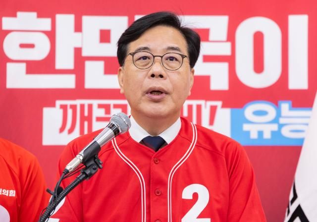 송언석 국민의힘 공동선거대책위원장이 6·3 지방선거와 재보선 본투표를 하루 앞둔 2일 국회에서 2030 청년 투표 참여 호소문 발표를 하고 있다 사진연합뉴스