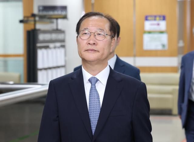 12·3 비상계엄에 가담하고 김건희 여사의 수사 청탁을 들어준 혐의로 기소된 박성재 전 법무부 장관이 22일 서울 서초구 서울중앙지법에서 열린 1심 선고 공판에 출석하고 있다 사진연합뉴스 