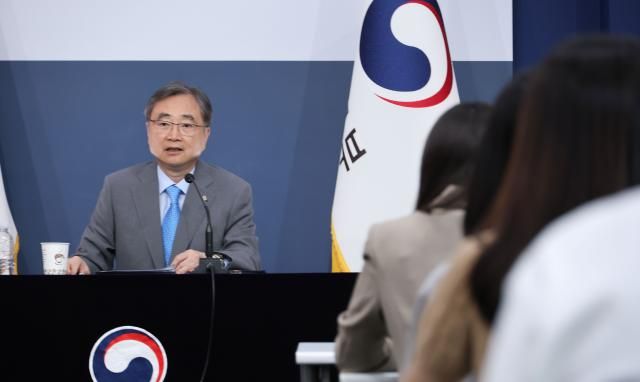 조현 외교부 장관이 22일 서울 종로구 정부서울청사 별관 외교부에서 기자간담회를 하고 있다 사진연합뉴스 