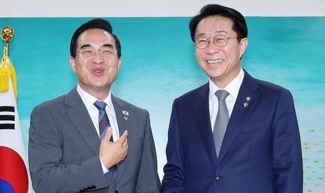 조정식 국회의장이 22일 국회의장실을 찾은 박홍근 기획예산처 장관과 대화하고 있다 사진연합뉴스