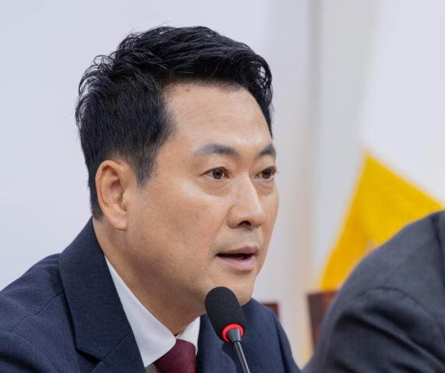 장동혁 국민의힘 대표가 지난 18일 국회에서 열린 최고위원회의에서 발언하고 있다 사진연합뉴스