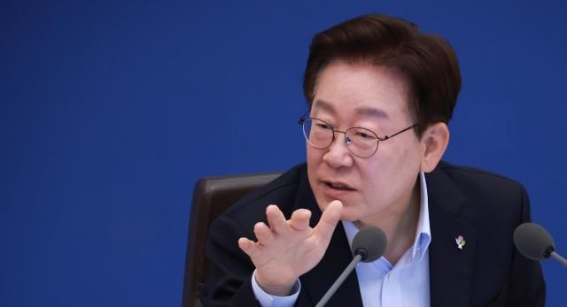 이재명 대통령이 지난 23일 청와대에서 열린 국무회의 겸 비상경제점검회의에서 발언을 하고 있다 사진연합뉴스