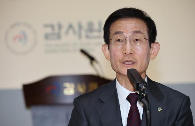 김호철 감사원장이 24일 서울 종로구 감사원에서 열린 기자간담회에서 발언하고 있다 사진연합뉴스