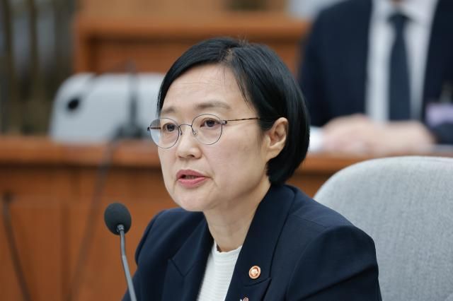 한성숙 국무총리 후보자가 25일 국회에서 열린 인사청문회에서 질의에 답변하고 있다 사진연합뉴스
